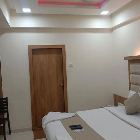 Sun Inn Residency , Нави Мумбаи Экстерьер фото