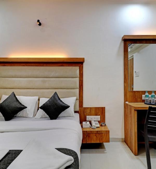 Sun Inn Residency , Нави Мумбаи Экстерьер фото